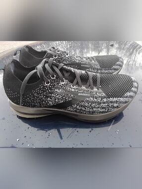 Brooks Levitate 3 Women's Sz 12 Black Gray Running Shoes Sneakers excellent cond